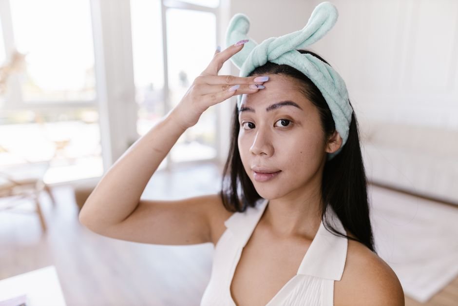 Skincare Tips For Dry Skin — 2. Choose a Gentle, Hydrating Cleanser
