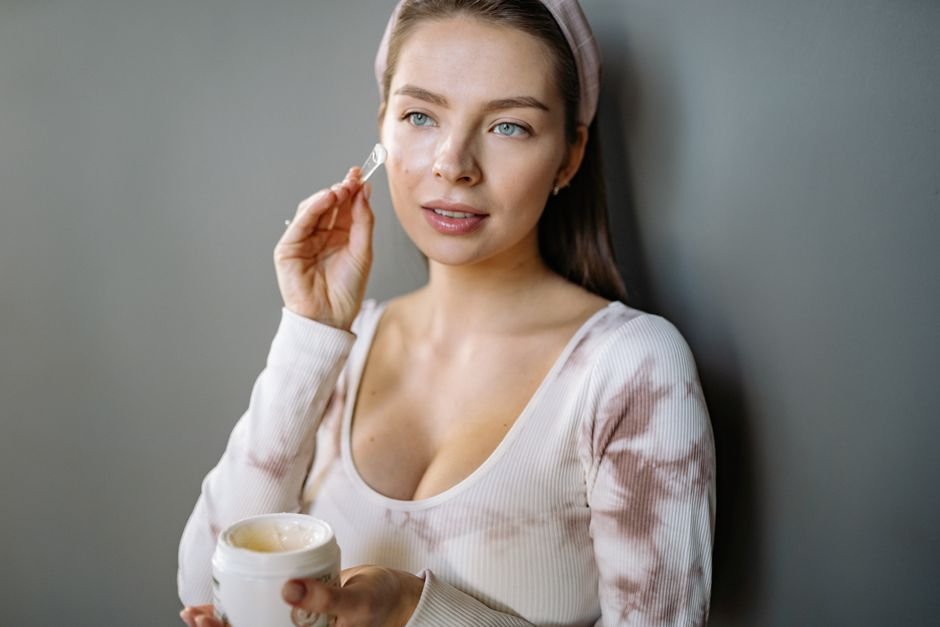 Does Face Cream Make Skin Glow — What Does “Glowing Skin” Really Mean?