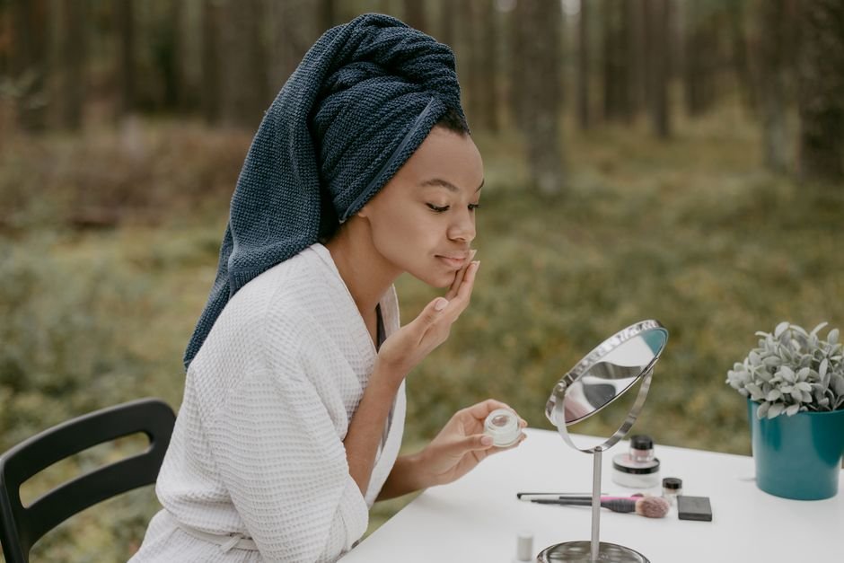 How Often Should I Use Face Cream — 1. Twice Daily (Morning and Night) – Ideal for Most Skin Types