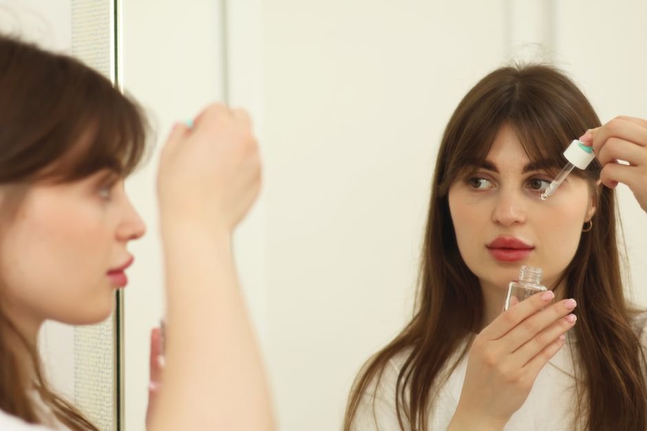 Retinol Serum vs Hyaluronic Acid Serum: Benefits — What Is a Hyaluronic Acid Serum?