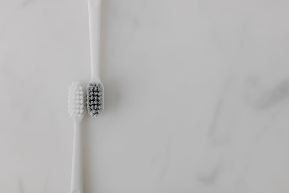Electric Toothbrush vs Disposable Toothbrush — 1. How They Work