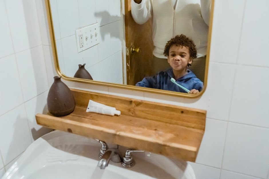 Kids Electric Toothbrush vs Adult Electric Toothbrush — 1. Design and Size