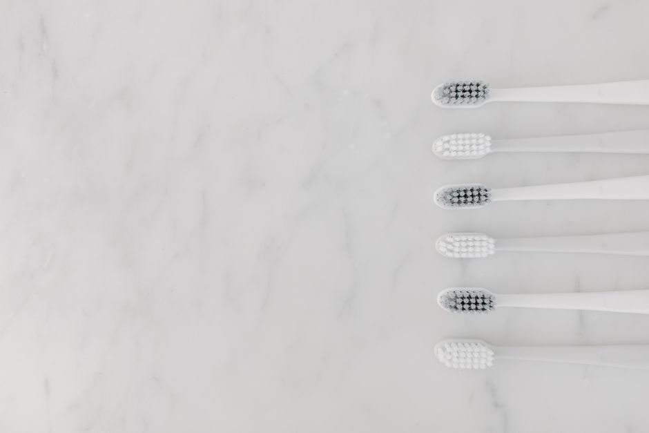 Rechargeable Electric Toothbrush vs Battery Operated Toothbrush — 2. What Is a Battery-Operated Toothbrush?