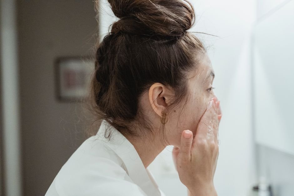 Face Wash vs Body Wash — What Is Face Wash?