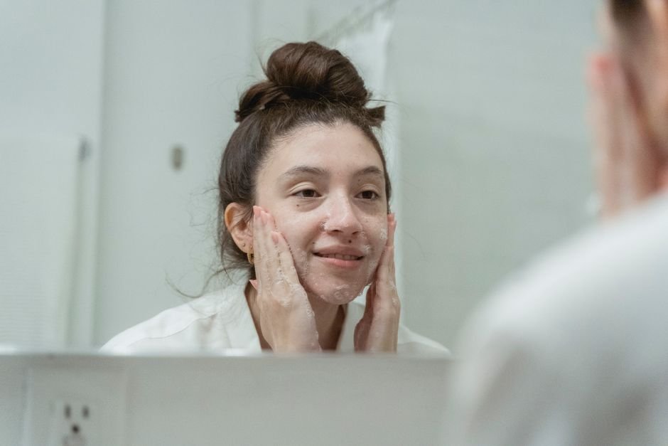 Face Wash vs Cleanser — What Is a Cleanser?
